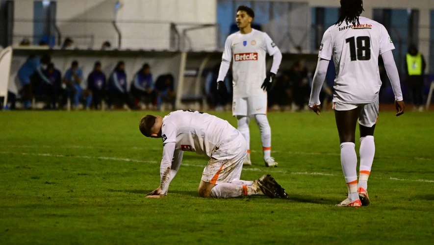 Montpellier thảm bại 0-4 trên sân "nhược tiểu" Le Puy Foot 43