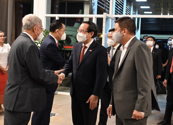 HCMC high-ranking delegation pays official visit to Cambodia