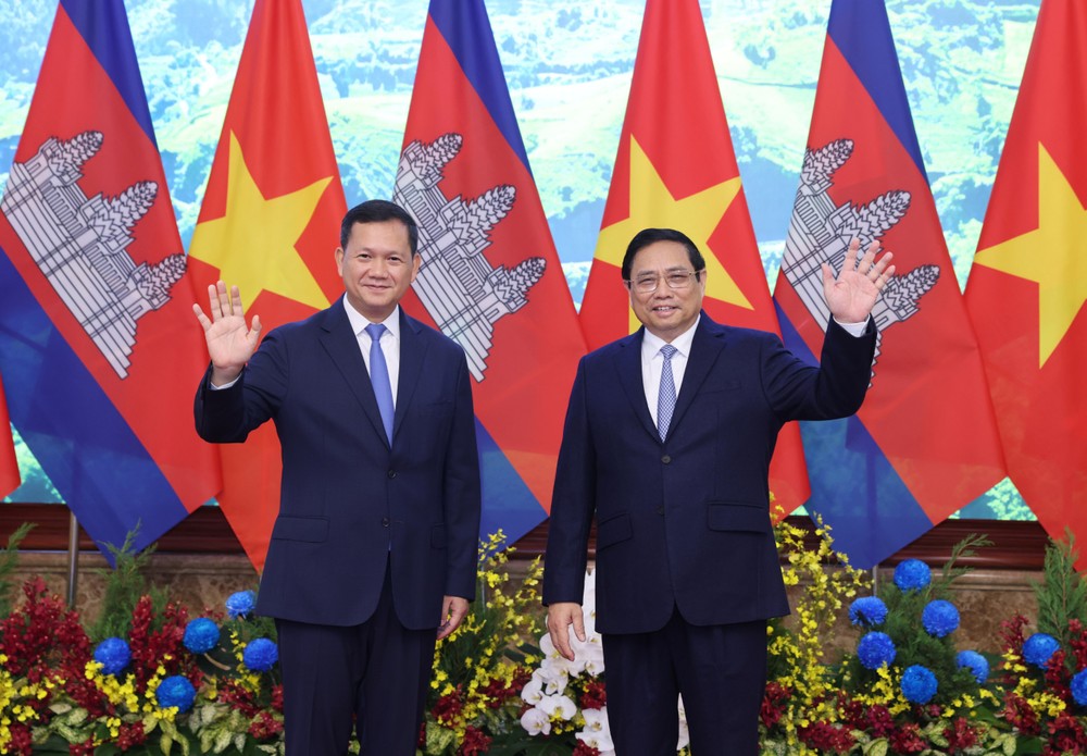 Vietnamese, Cambodian PMs discuss measures to boost bilateral ties ...