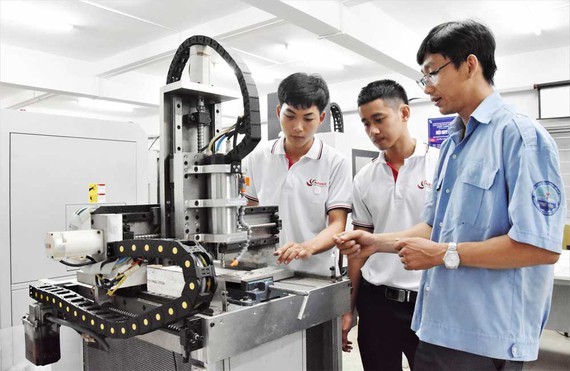 Students of HCMC Technical and Economic College in the workshop session
