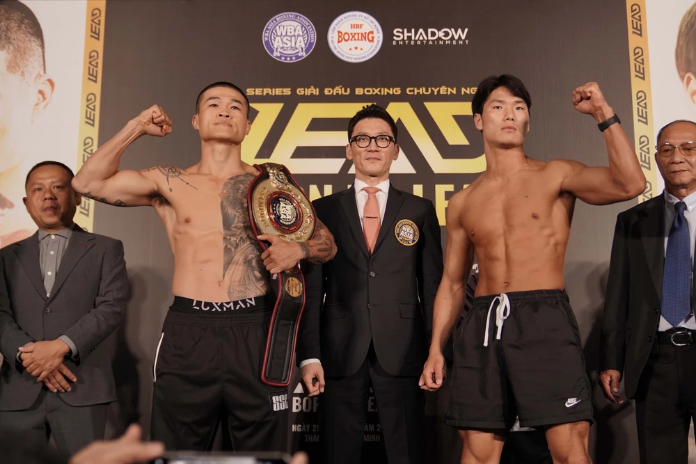 Trương Đình Hoàng (trái) cùng hai đồng đội quyết tâm giành chiến thắng vào tối mai ngày 25-3-2023. Ảnh: Quỳnh Mai