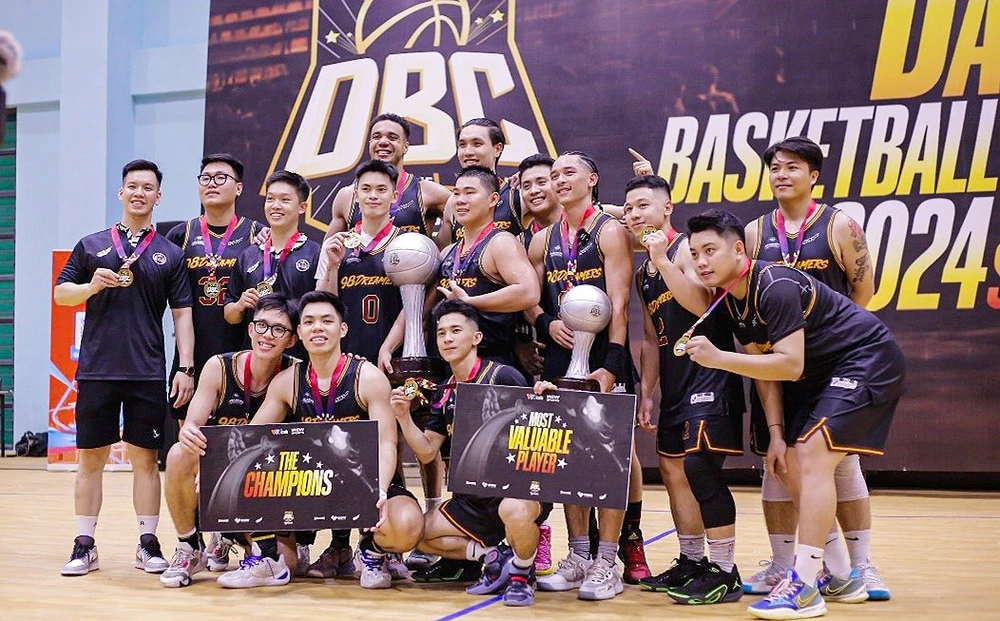 Đội 98 DREAMS giữ tiếp tục giữ Ngôi vương khi giành chức Vô địch Danang Basketball Championship 2024. Ảnh: Quỳnh Mai