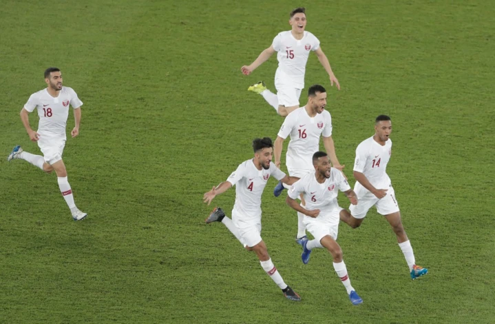 Qatar bất ngờ đánh bại Hàn Quốc để lấy vé vào Bán kết