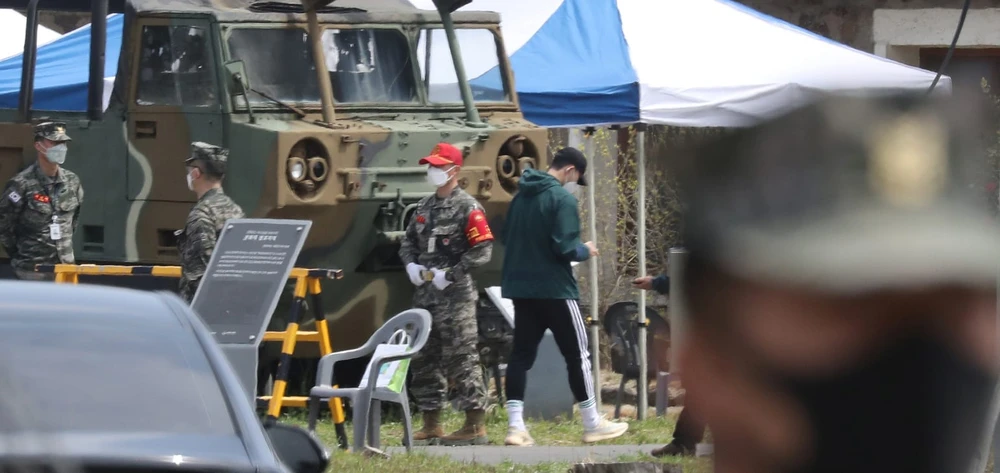 Son Heung-min tại trại huấn luyện của quân đội Hàn Quốc. Ảnh: Yonhap