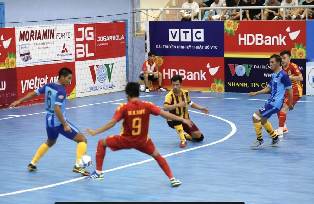 Kardiachain Sài Gòn thắng dễ Vietfootball. 