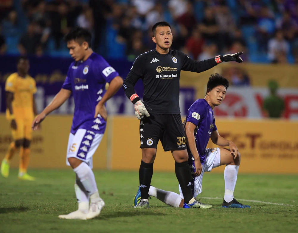 Hà Nội FC tiếp tục thể hiện sự thất thường phong độ.