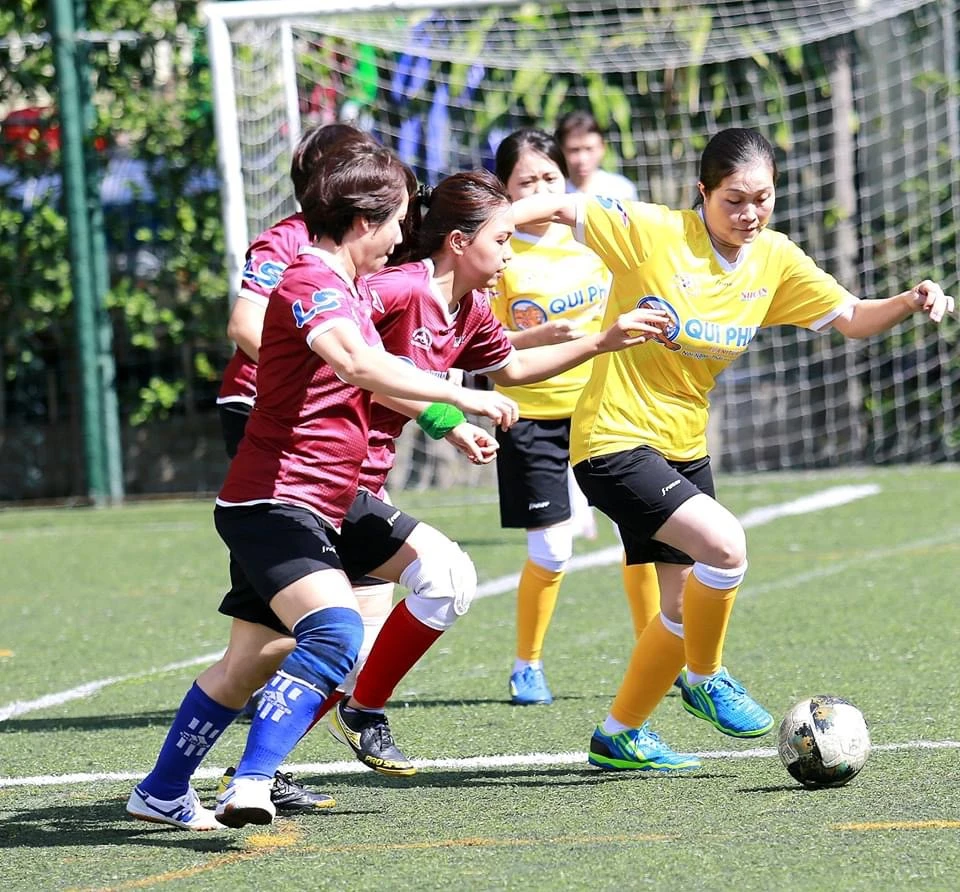 Trận tranh hạng Ba bóng đá nữ giữa đội báo SGGP và Pháp luật TPHCM 