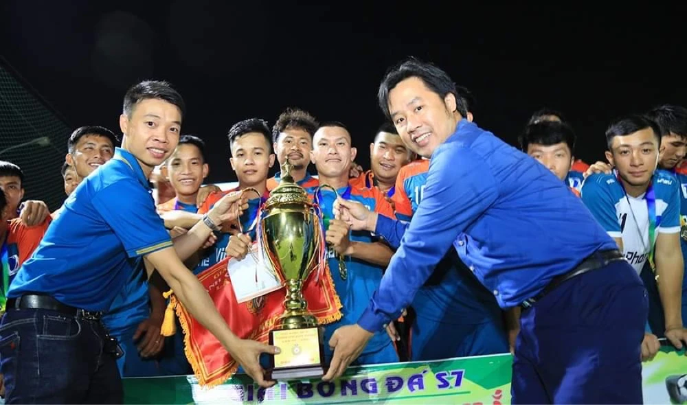 BTC trao Cúp vô địch cho Vinaphone Phú Giáo