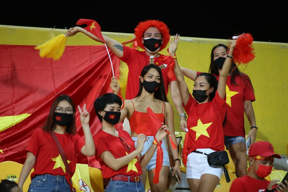 CĐV Việt Nam tại UAE ở vòng loại thứ hai vừa qua. Ảnh: ANH KHOA