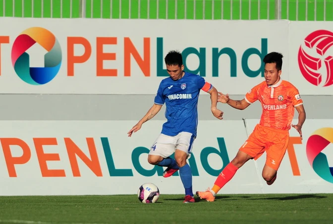 Topenland Bình Định và Than QN là hai đội ủng hộ VPF lùi giải đấu sang đầu năm sau