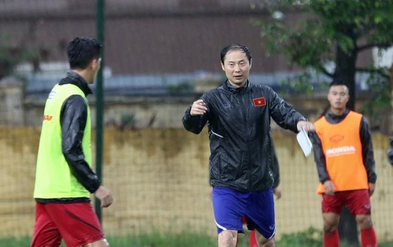 Trợ lý Kim Han Yoon thường được giao dẫn dắt đội U22 khi ông Park bận ở ĐTQG