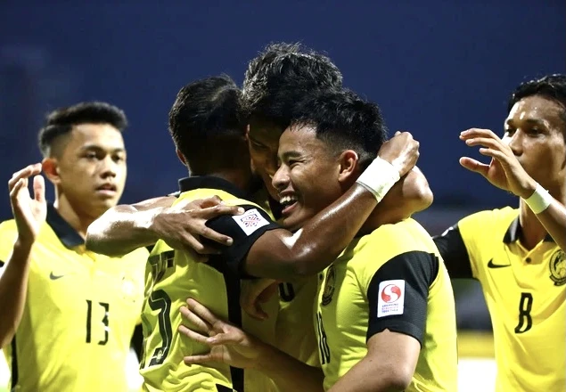 Malaysia tiếp tục dẫn đầu bảng B sau chiến thắng đậm trước Lào