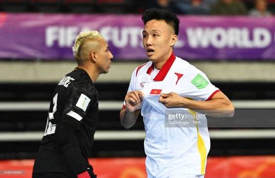 Minh Trí trở thành cầu thủ futsal đầu tiên ghi bàn ở cả hai kỳ World Cup