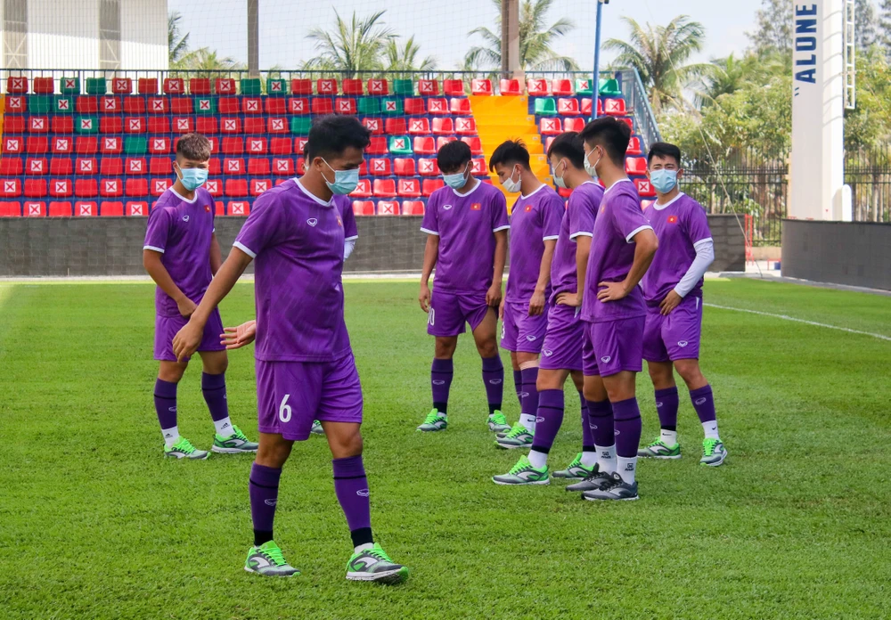 U23 Việt Nam tham quan mặt sân thi đấu