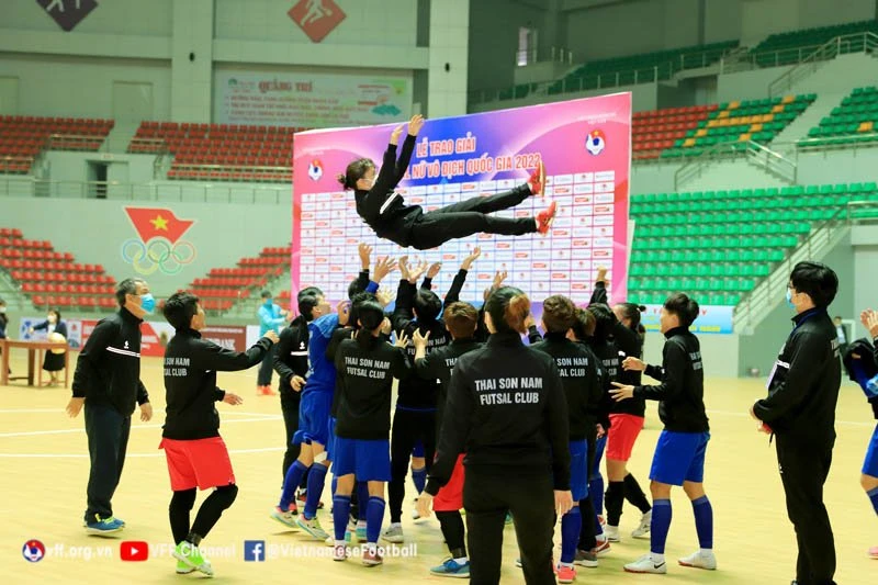 Sau thành công của đội nam, các cô gái Thái Sơn Nam tiếp tục khẳng định sức mạnh tại giải VĐQG