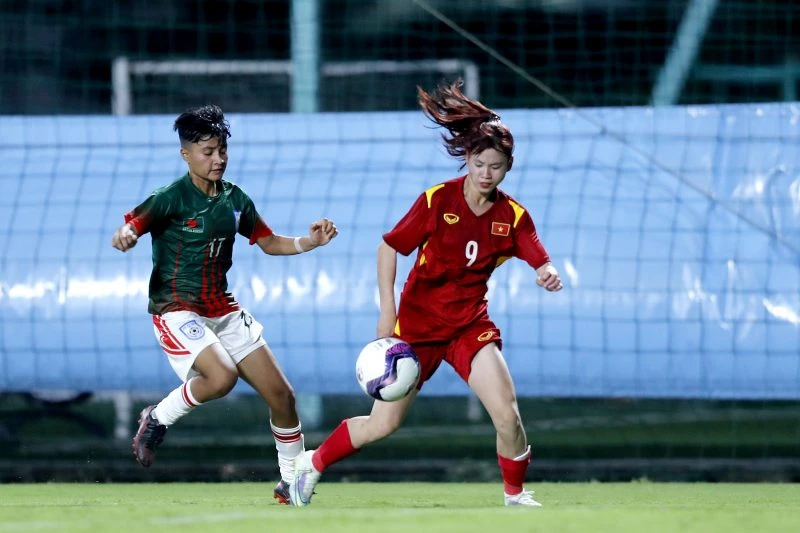 Đội chủ nhà U17 nữ Việt Nam khởi đầu thuận lợi trước Bangladesh