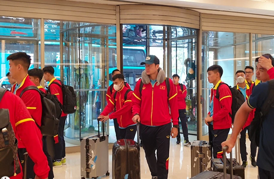 Các tuyển thủ Việt Nam đến thành phố Đại Liên vào ngày 8-10