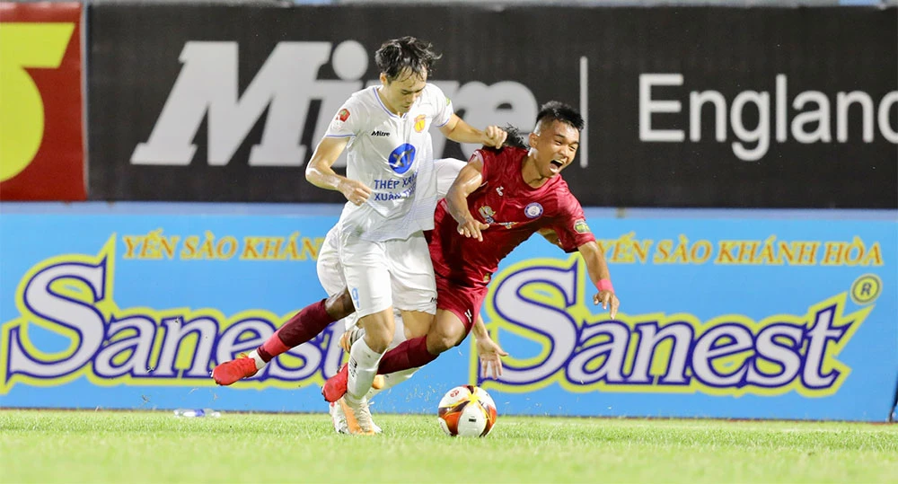 Văn Toàn trở lại với V-League cùng phong độ mạnh mẽ trong đội hình Nam Định
