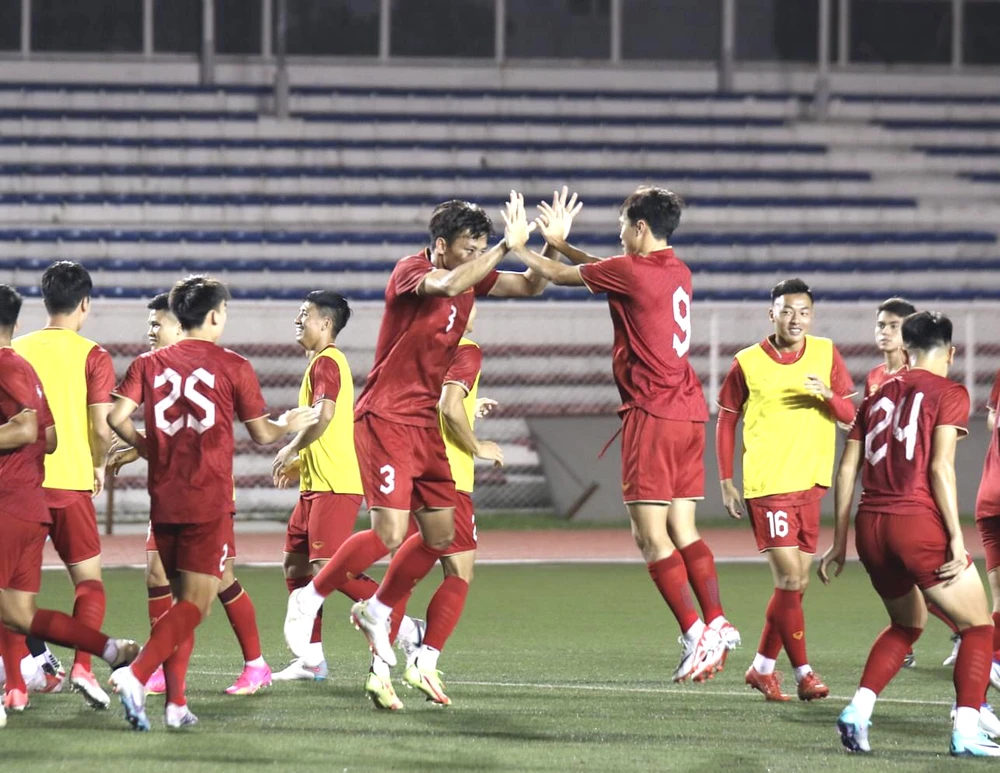 Đội tuyển Việt Nam trên sân Rizal tối 13-11