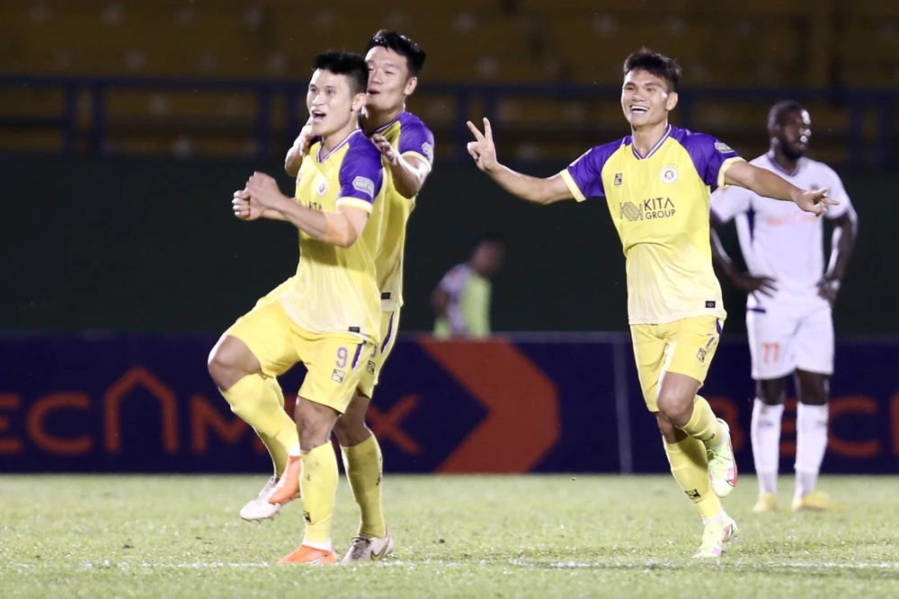 Niềm vui của Tuấn Hải sau khi lập công cho Hà Nội FC ở đầu hiệp 2. Ảnh: DŨNG PHƯƠNG