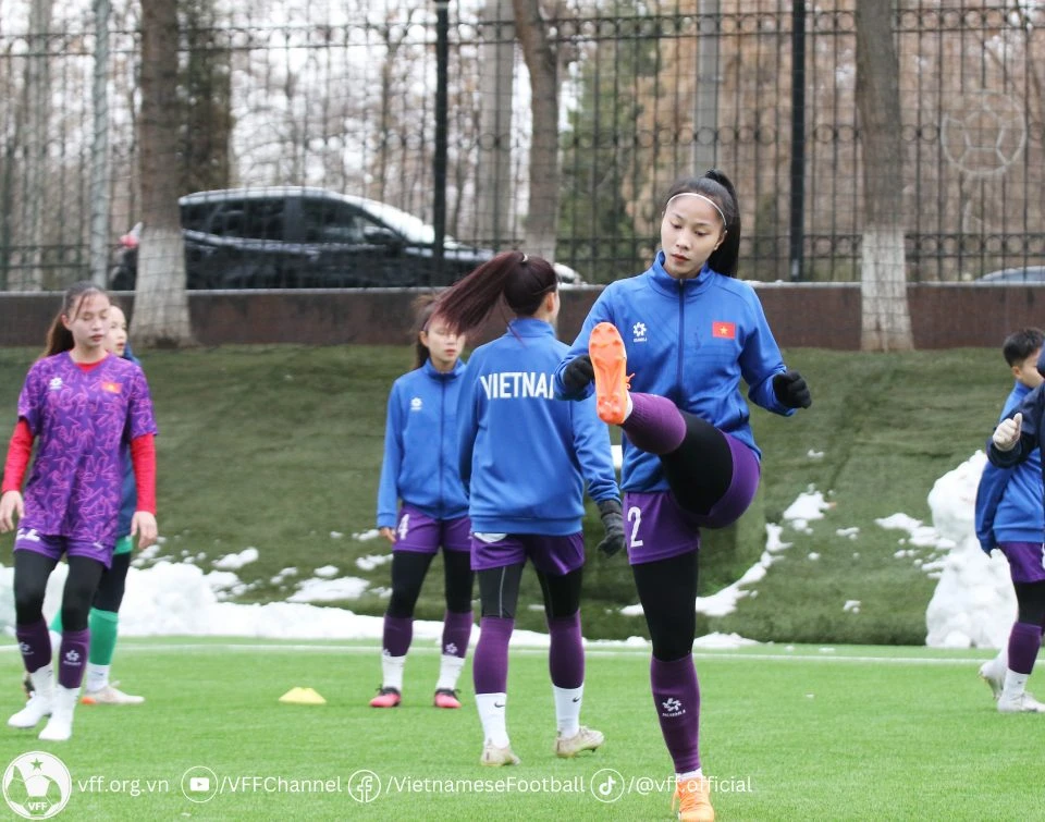 Đội U20 nữ Việt Nam tập buổi đầu tiên tại Uzbekistan- Ảnh 1.
