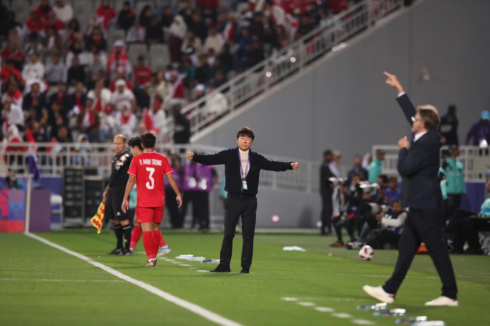 Cuộc so tài giữa HLV Troussier và Shin Tae-yong tại Asian Cup 2023 vừa qua