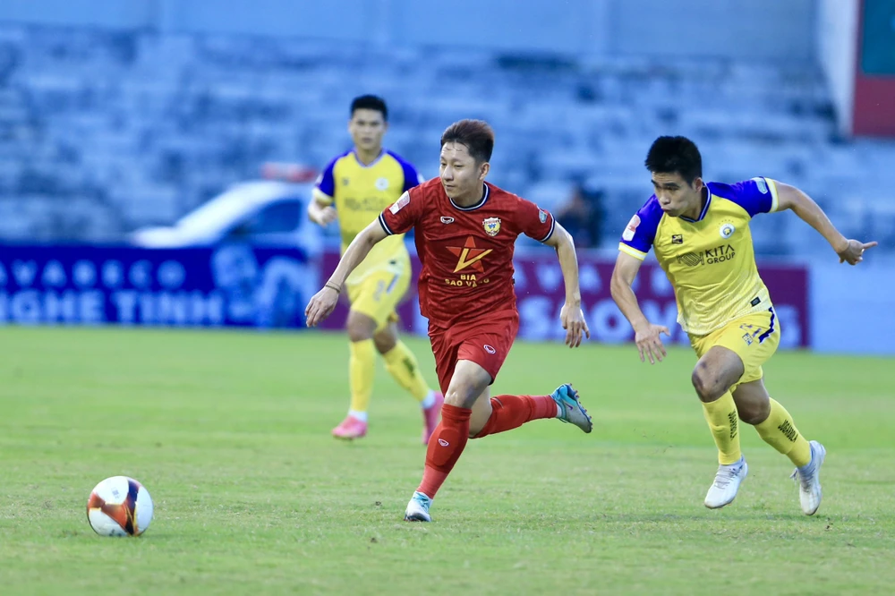 Hà Tĩnh giành 1 điểm quý giá trước Hà Nội FC trên sân nhà. Ảnh: MINH HOÀNG