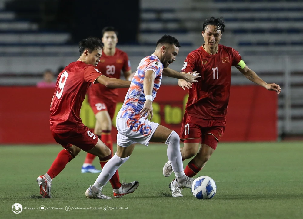 Cuộc so tài ở trận lượt đi, ĐTVN do HLV Troussier dẫn dắt đã giành chiến thắng 2-0 ngay tại Manila 