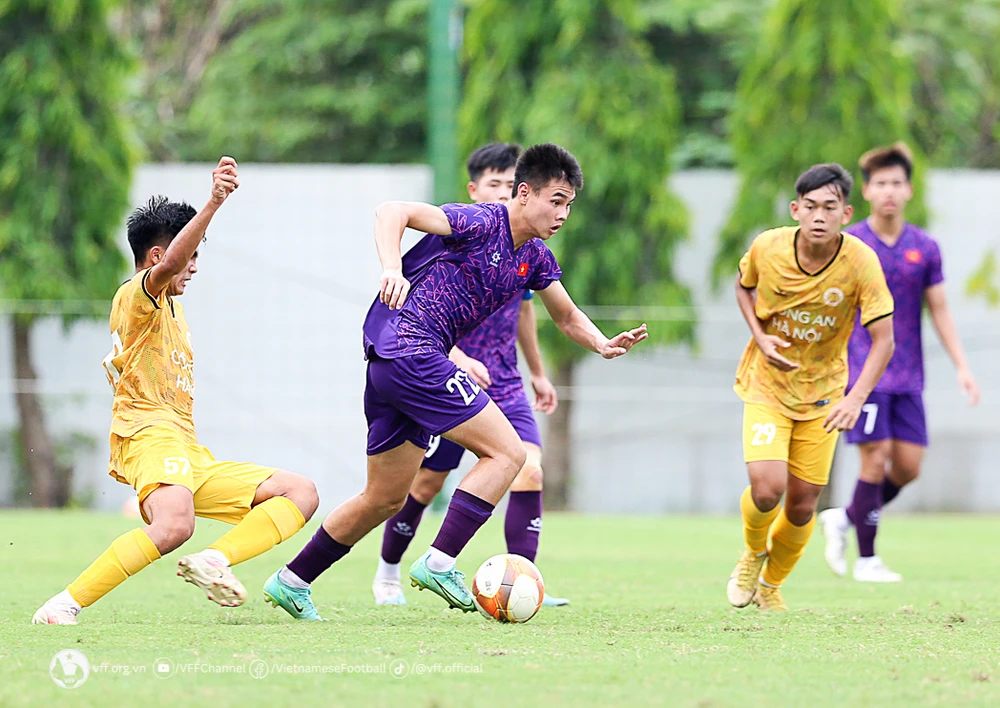 U19 Việt Nam giành chiến thắng 2-1 trước Trẻ CAHN vào chiều 25-5