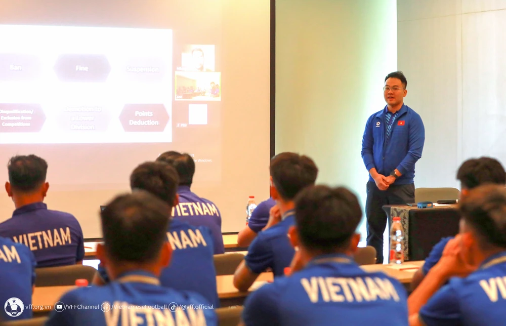 Các cầu thủ được phố biến các nội dung về phòng chống tiêu cực tại giải vô địch U16 Đông Nam Á 2024.