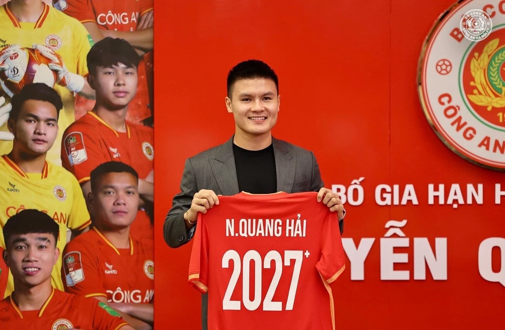 Quang Hải ký gia hạn hợp đồng cùng CAHN FC với số tiền kỷ lục