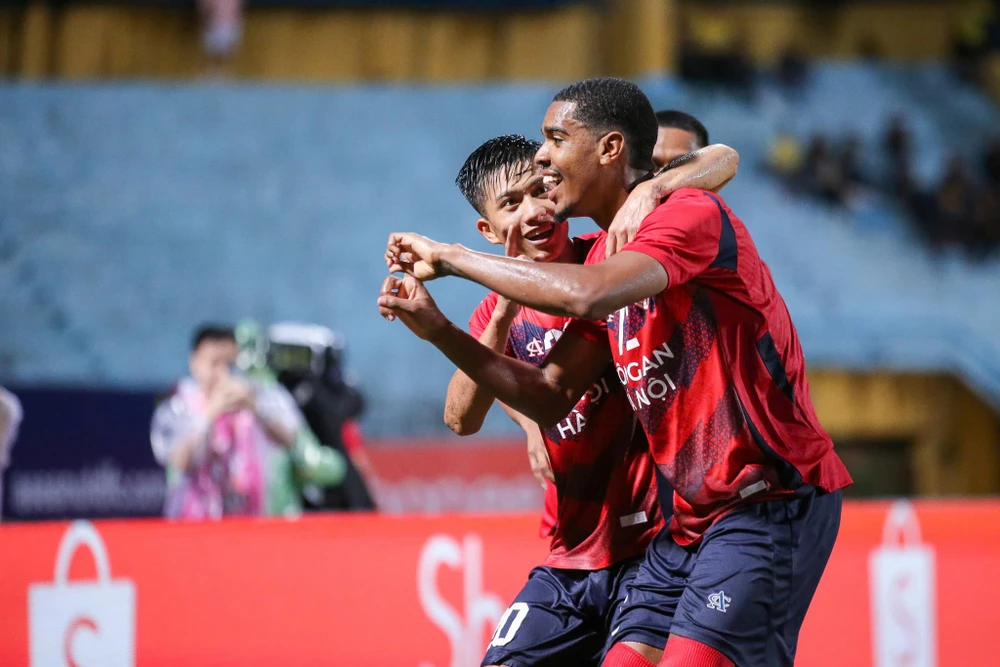 Văn Đức và Alan, tác giả hai bàn thắng cho CLB CAHN vào lưới Buriram United