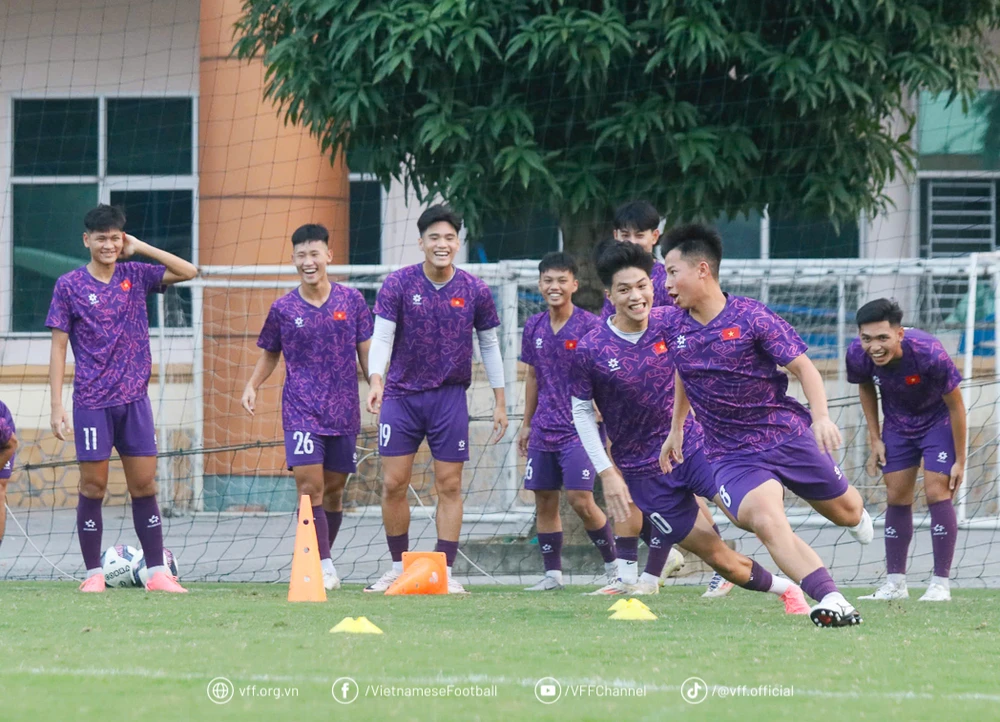 Đội tuyển U17 Việt Nam tập buổi đầu tiên tại Phú Thọ