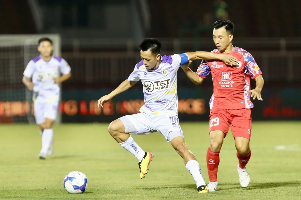 Ở tuổi 33, Văn Quyết vẫn là tay săn bàn đáng gờm trên hàng công Hà Nội FC