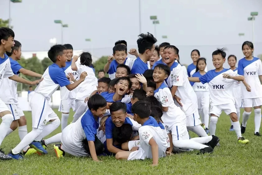 Các em nhỏ sẽ có những trải nghiệm tuyệt vời cùng những HLV đến từ Real Madrid