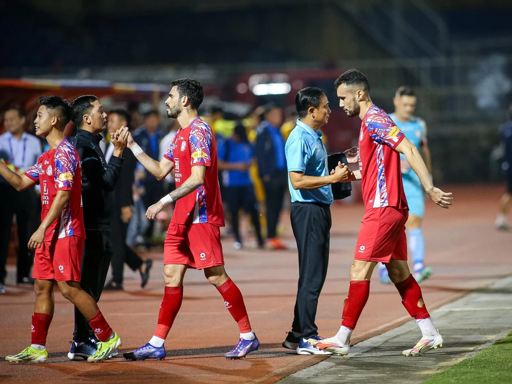 Nhiều thử thách chờ đón thầy trò HLV Phùng Thanh Phương ở vòng 8. Ảnh: HCMC FC