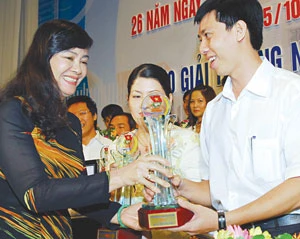 TPHCM kỷ niệm Ngày truyền thống thanh niên công nhân 15-10: 44 lao động trẻ xuất sắc nhận giải thưởng Nguyễn Văn Trỗi