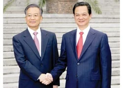 Thủ tướng Nguyễn Tấn Dũng hội kiến Tổng Bí thư, Chủ tịch nước Hồ Cẩm Đào và hội đàm với Thủ tướng Ôn Gia Bảo