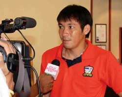 Đội trưởng Niweat Siriwong (Thái Lan): Chúng tôi sẽ “bắt bài” các tiền đạo VN