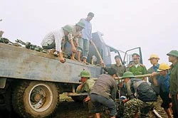 Mỏ crôm lớn nhất Đông Nam Á tại Thanh Hóa: Đang “chảy máu”!