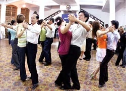 Phong trào khiêu vũ tại TPHCM: Vui và khỏe