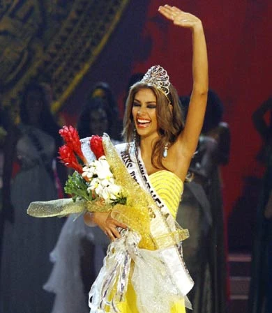 Hoa hậu Venezuela Dayana Mendoza đăng quang Hoa hậu Hoàn vũ 2008