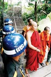 Căng thẳng xung quanh vụ đền Preah Vihear: ASEAN kêu gọi Thái Lan và Campuchia kiềm chế tối đa