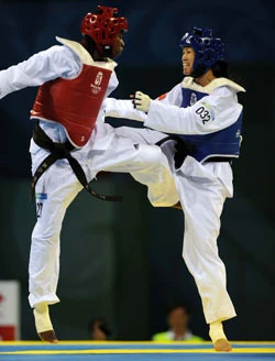 Taekwondo: Hoài Thu “đứt” ngay trận đầu