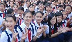 Tổng Bí thư Nông Đức Mạnh dự khai giảng tại Trường THPT Hải Hậu A (Nam Định)