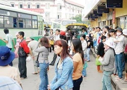 Nghịch lý hoạt động xe buýt tại TPHCM . Bài 4: Xe không cần khách?