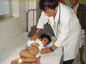 Vụ bé Nguyễn Thị Hảo ở Bình Phước bị hành hạ dã man: Cần nghiêm trị hành vi hành hạ trẻ em