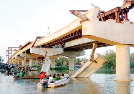 Vụ sập dầm cầu Chợ Đệm trên tuyến đường cao tốc TPHCM - Trung Lương: Vẫn chưa khắc phục xong sự cố!