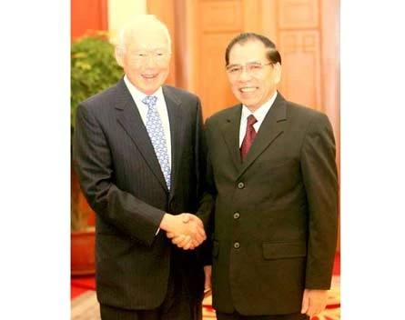 Tổng Bí thư, Chủ tịch nước tiếp Bộ trưởng Cố vấn Singapore Lý Quang Diệu