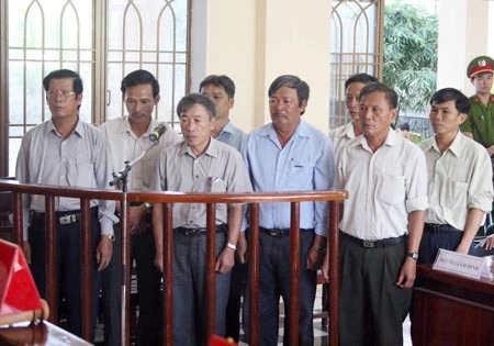 Quảng Nam: Đưa ra xét xử 9 quan chức phá rừng Khe Diên